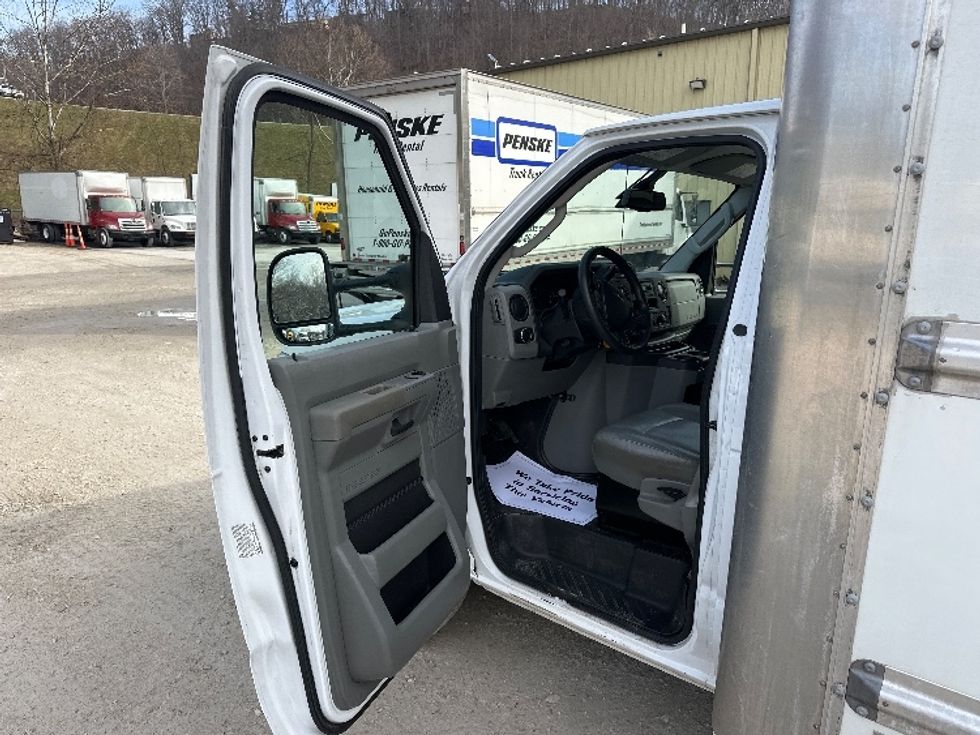 Light Duty Box Truck-Light and Medium Duty Trucks-Ford-2023-E350-Huntington-WV-117,376\n\t\tmiles-$ 28,500 - Image 16