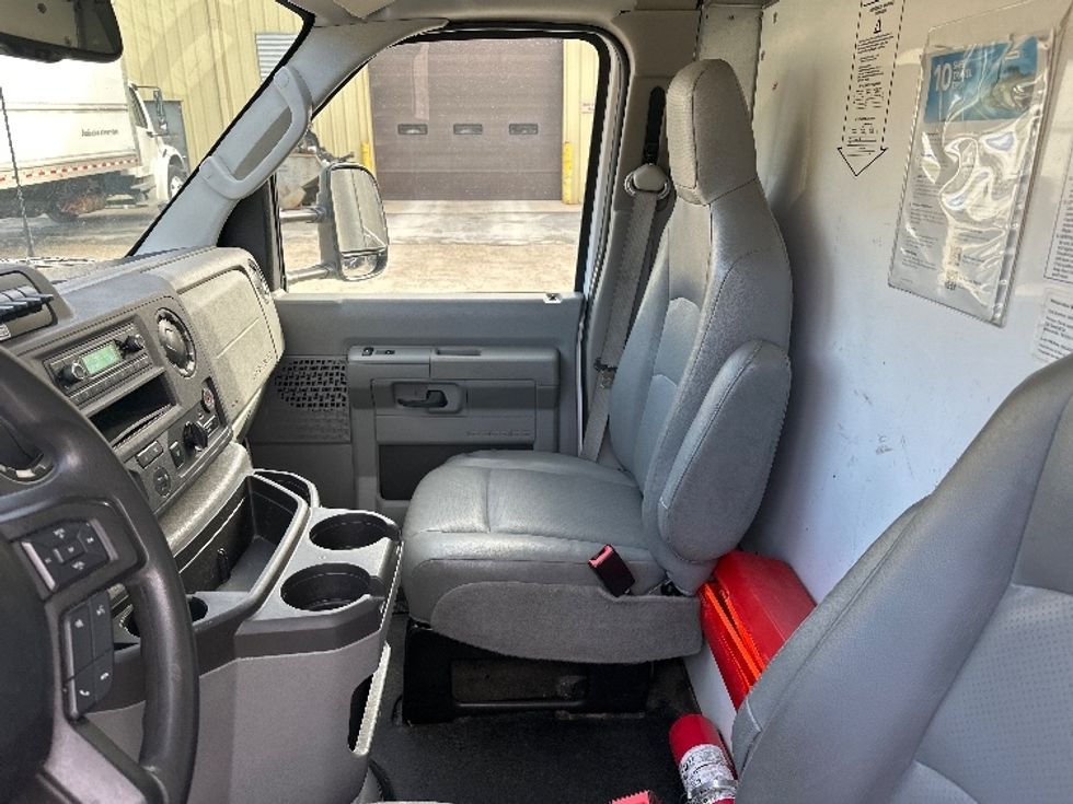 Light Duty Box Truck-Light and Medium Duty Trucks-Ford-2023-E350-Huntington-WV-117,376\n\t\tmiles-$ 28,500 - Image 19