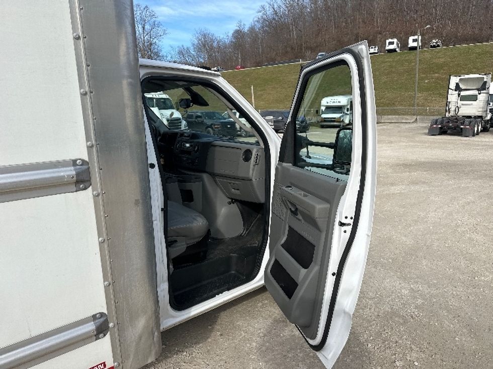 Light Duty Box Truck-Light and Medium Duty Trucks-Ford-2023-E350-Huntington-WV-117,376\n\t\tmiles-$ 28,500 - Image 20