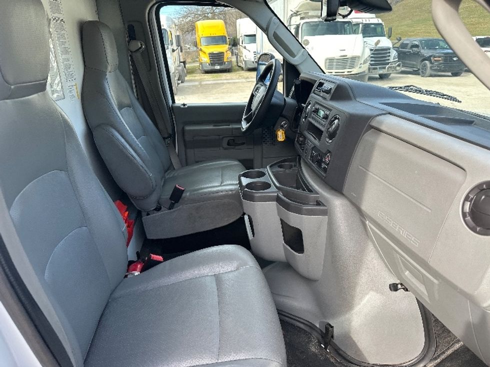 Light Duty Box Truck-Light and Medium Duty Trucks-Ford-2023-E350-Huntington-WV-117,376\n\t\tmiles-$ 28,500 - Image 22