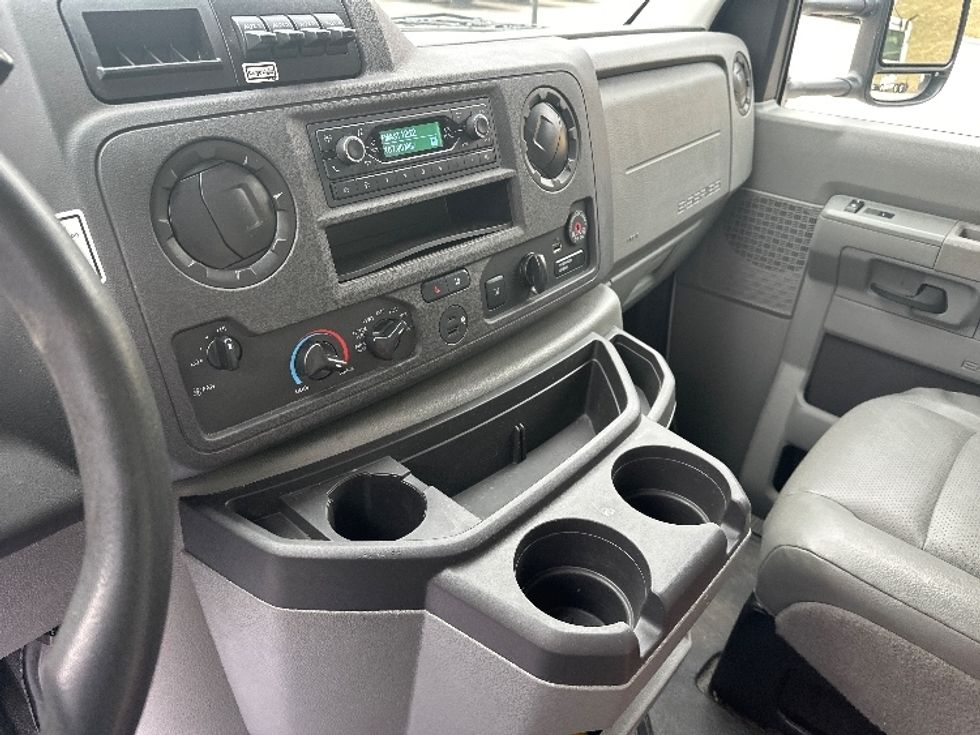 Light Duty Box Truck-Light and Medium Duty Trucks-Ford-2023-E350-Huntington-WV-117,376\n\t\tmiles-$ 28,500 - Image 26