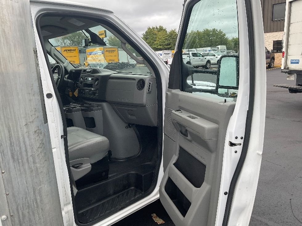 Light Duty Box Truck-Light and Medium Duty Trucks-Ford-2023-E350-Indianapolis-IN-104,878\n\t\tmiles-$ 30,000 - Image 19