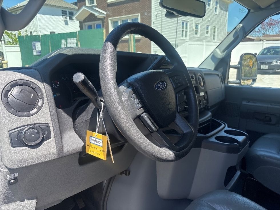 Light Duty Box Truck-Light and Medium Duty Trucks-Ford-2023-E350-Jamaica-NY-18,662\n\t\tmiles-$ 45,250 - Image 17
