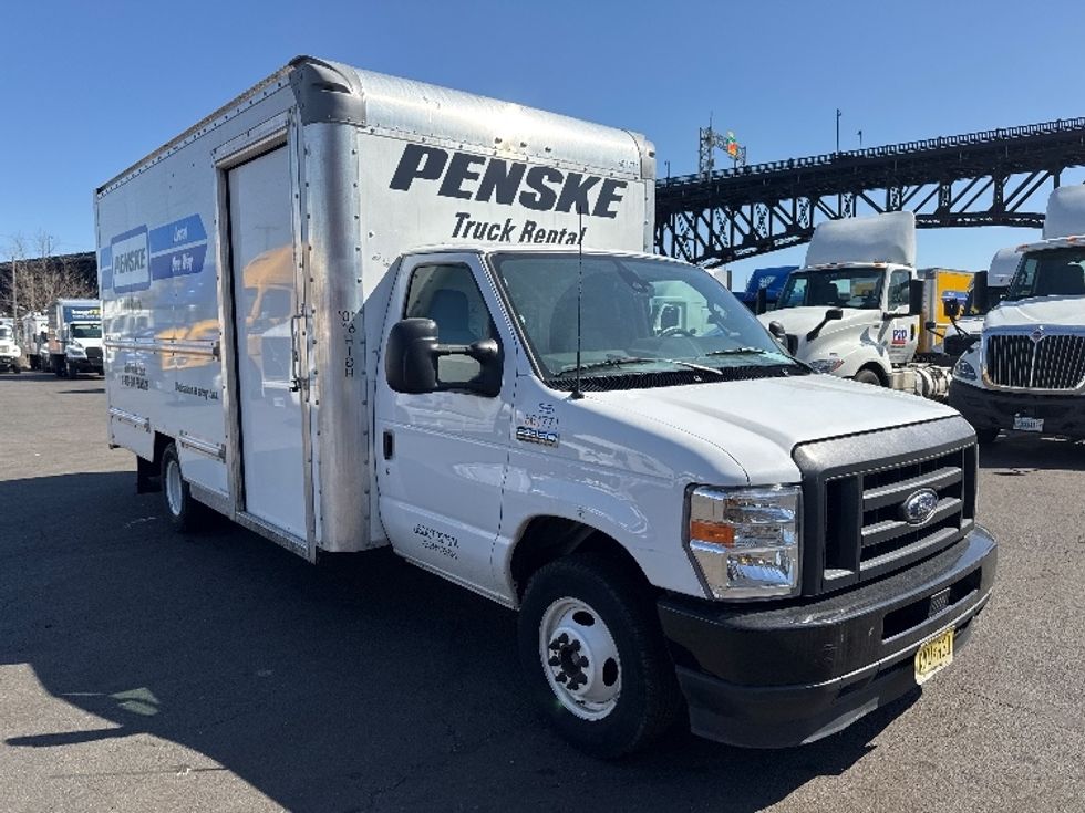 Light Duty Box Truck-Light and Medium Duty Trucks-Ford-2023-E350-Kearny-NJ-35,807\n\t\tmiles-$ 43,250 - Image 1