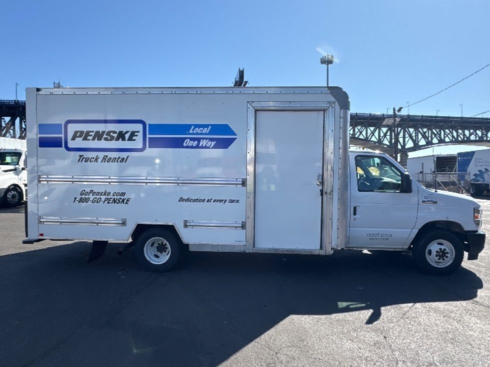 Light Duty Box Truck-Light and Medium Duty Trucks-Ford-2023-E350-Kearny-NJ-35,807\n\t\tmiles-$ 43,250 - Image 15