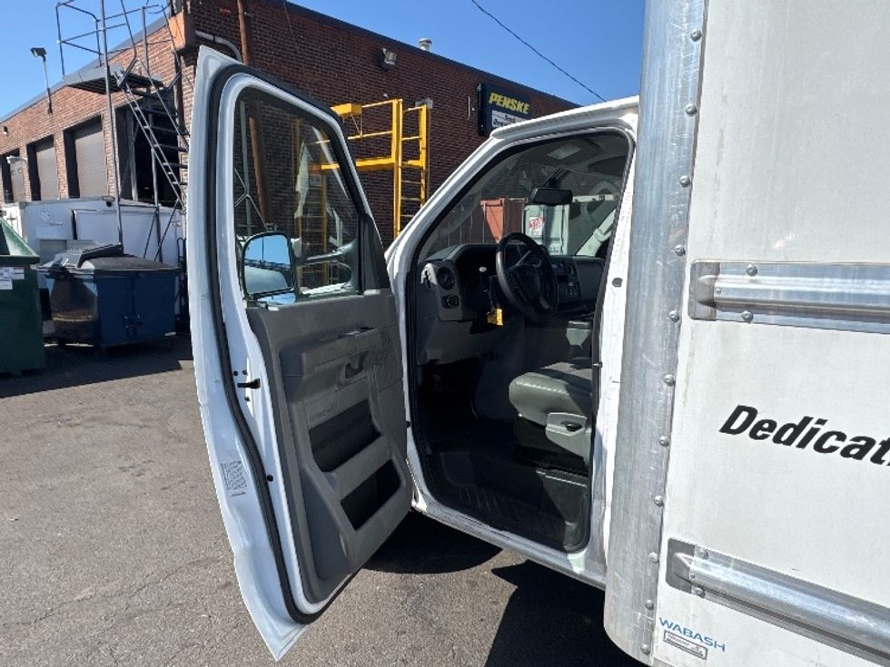 Light Duty Box Truck-Light and Medium Duty Trucks-Ford-2023-E350-Kearny-NJ-35,807\n\t\tmiles-$ 43,250 - Image 16