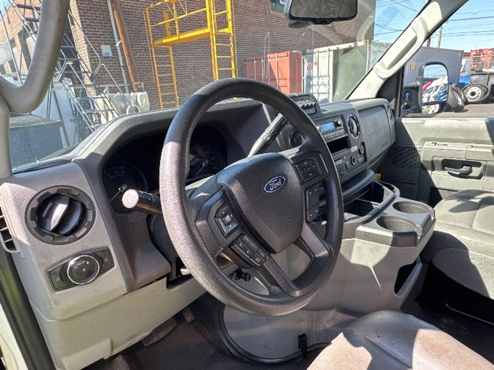 Light Duty Box Truck-Light and Medium Duty Trucks-Ford-2023-E350-Kearny-NJ-35,807\n\t\tmiles-$ 43,250 - Image 17