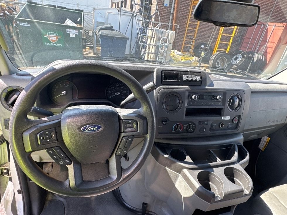 Light Duty Box Truck-Light and Medium Duty Trucks-Ford-2023-E350-Kearny-NJ-35,807\n\t\tmiles-$ 43,250 - Image 18