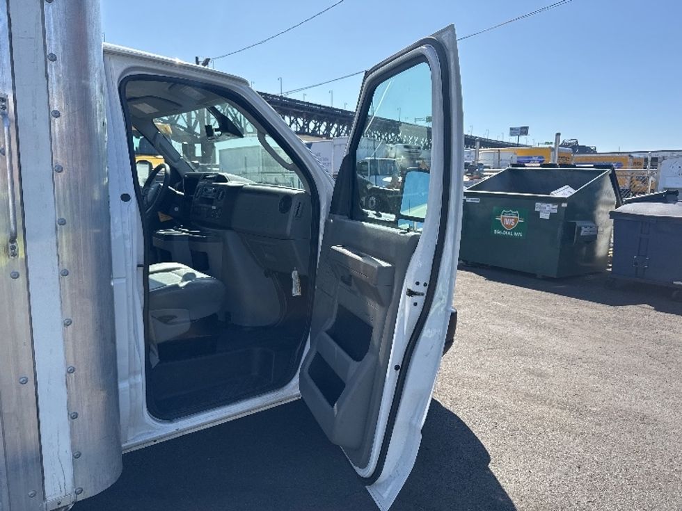 Light Duty Box Truck-Light and Medium Duty Trucks-Ford-2023-E350-Kearny-NJ-35,807\n\t\tmiles-$ 43,250 - Image 20