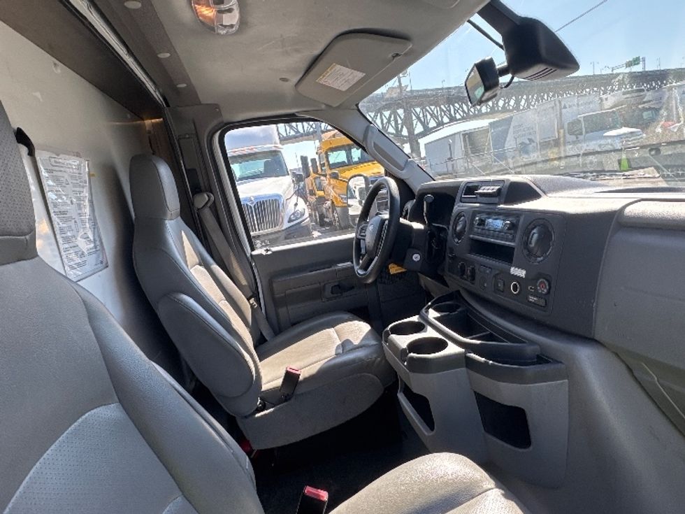 Light Duty Box Truck-Light and Medium Duty Trucks-Ford-2023-E350-Kearny-NJ-35,807\n\t\tmiles-$ 43,250 - Image 22