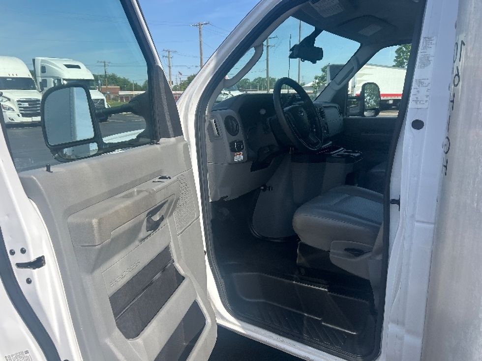 Light Duty Box Truck-Light and Medium Duty Trucks-Ford-2023-E350-La Porte-IN-103,576\n\t\tmiles-$ 30,750 - Image 14