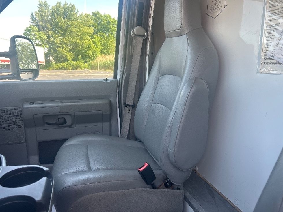 Light Duty Box Truck-Light and Medium Duty Trucks-Ford-2023-E350-La Porte-IN-103,576\n\t\tmiles-$ 30,750 - Image 17
