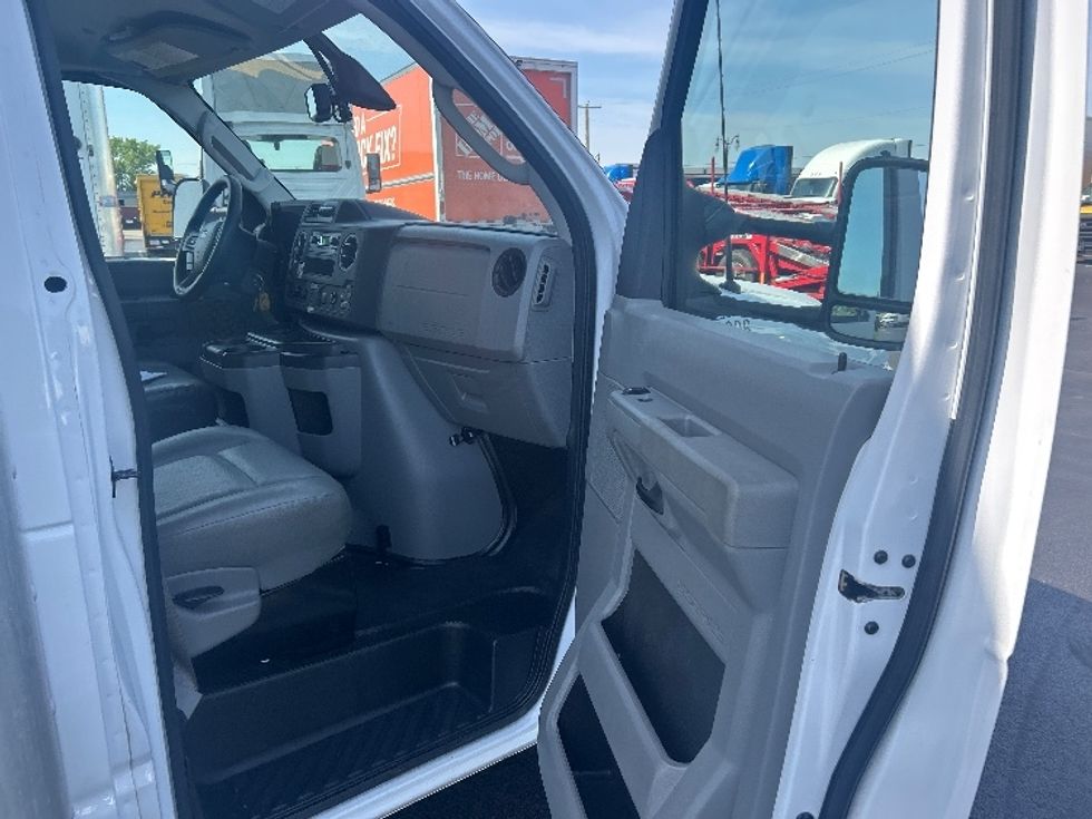 Light Duty Box Truck-Light and Medium Duty Trucks-Ford-2023-E350-La Porte-IN-103,576\n\t\tmiles-$ 30,750 - Image 18
