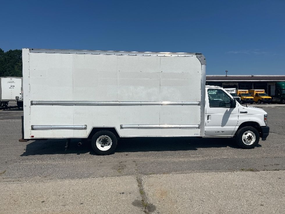 Light Duty Box Truck-Light and Medium Duty Trucks-Ford-2023-E350-Londonderry-NH-98,335\n\t\tmiles-$ 30,500 - Image 13