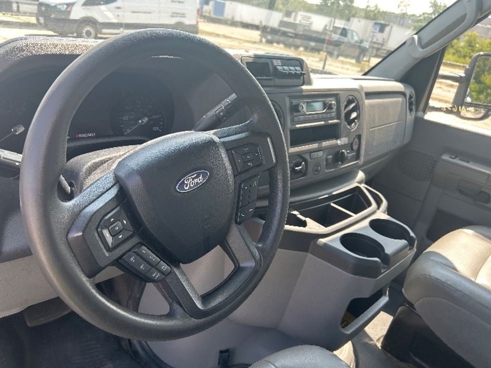 Light Duty Box Truck-Light and Medium Duty Trucks-Ford-2023-E350-Londonderry-NH-98,335\n\t\tmiles-$ 30,500 - Image 15