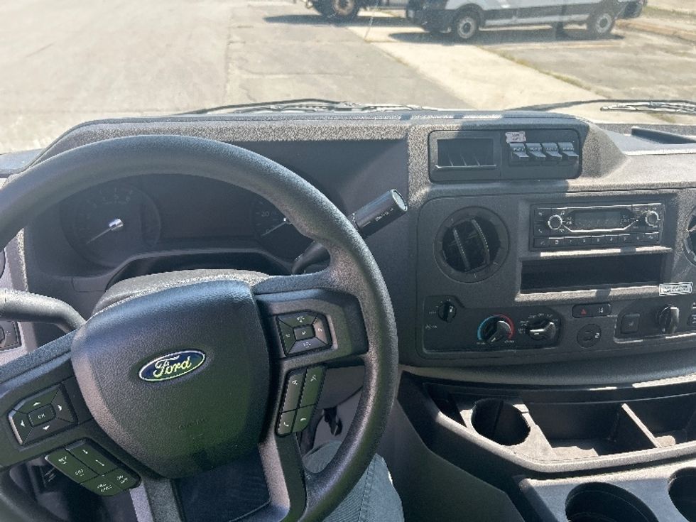 Light Duty Box Truck-Light and Medium Duty Trucks-Ford-2023-E350-Londonderry-NH-98,335\n\t\tmiles-$ 30,500 - Image 16