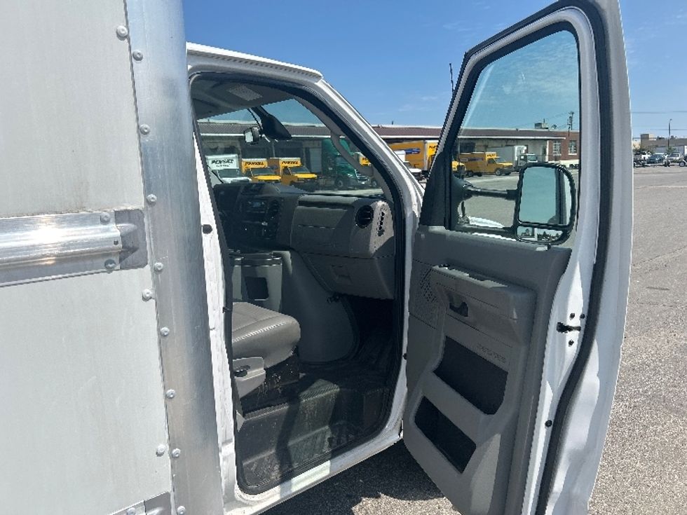 Light Duty Box Truck-Light and Medium Duty Trucks-Ford-2023-E350-Londonderry-NH-98,335\n\t\tmiles-$ 30,500 - Image 18