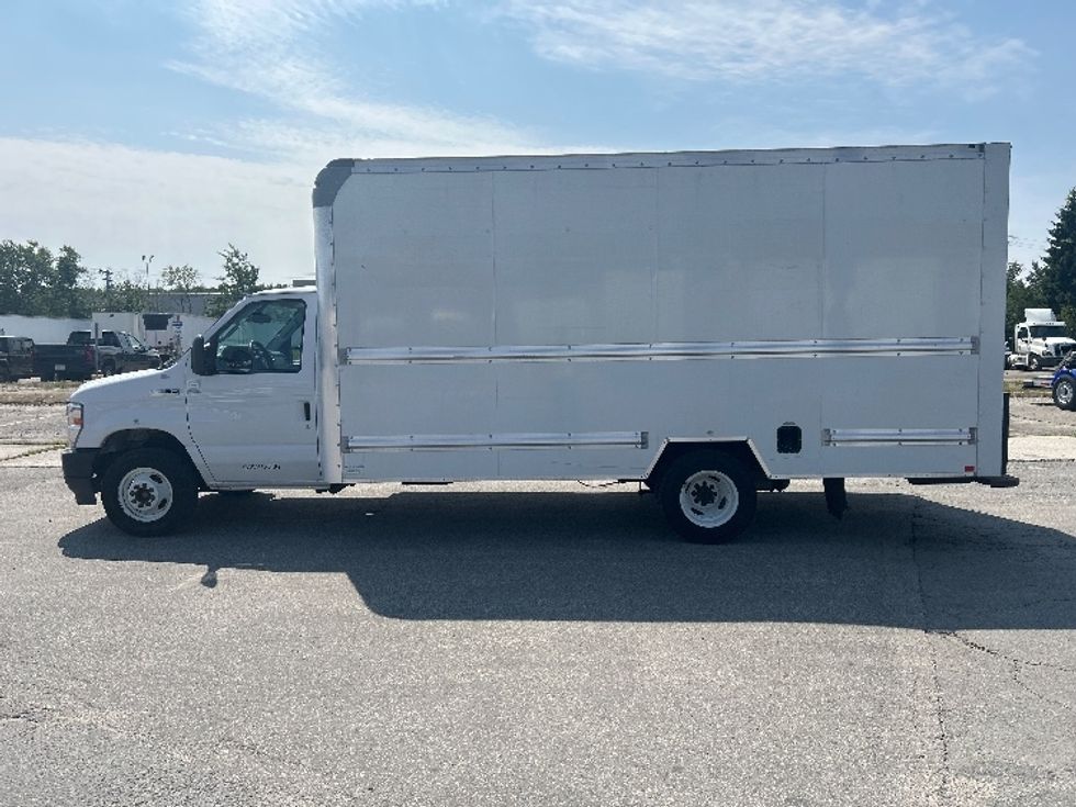 Light Duty Box Truck-Light and Medium Duty Trucks-Ford-2023-E350-Londonderry-NH-98,335\n\t\tmiles-$ 30,500 - Image 4