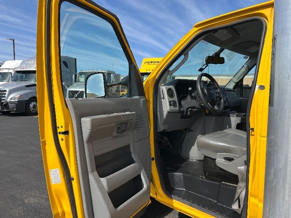 Light Duty Box Truck-Light and Medium Duty Trucks-Ford-2023-E350-Lowell-AR-84,609\n\t\tmiles-$ 15,000 - Image 14