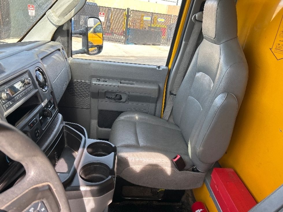 Light Duty Box Truck-Light and Medium Duty Trucks-Ford-2023-E350-Lowell-AR-84,609\n\t\tmiles-$ 15,000 - Image 17