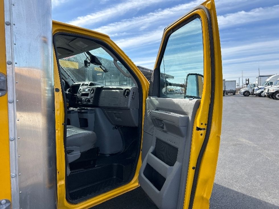 Light Duty Box Truck-Light and Medium Duty Trucks-Ford-2023-E350-Lowell-AR-84,609\n\t\tmiles-$ 15,000 - Image 18