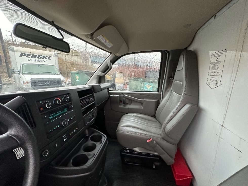 Light Duty Box Truck-Light and Medium Duty Trucks-Ford-2023-E350-North Bergen-NJ-18,365\n\t\tmiles-$ 45,250 - Image 17