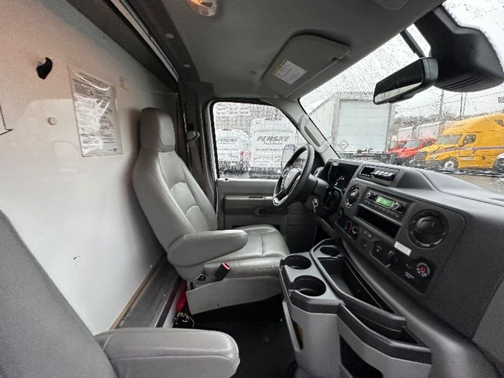 Light Duty Box Truck-Light and Medium Duty Trucks-Ford-2023-E350-North Bergen-NJ-18,365\n\t\tmiles-$ 45,250 - Image 20