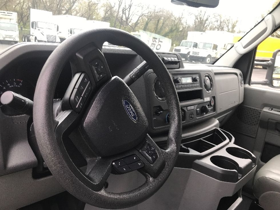 Light Duty Box Truck-Light and Medium Duty Trucks-Ford-2023-E350-Pennsauken-NJ-26,502\n\t\tmiles-$ 44,500 - Image 17