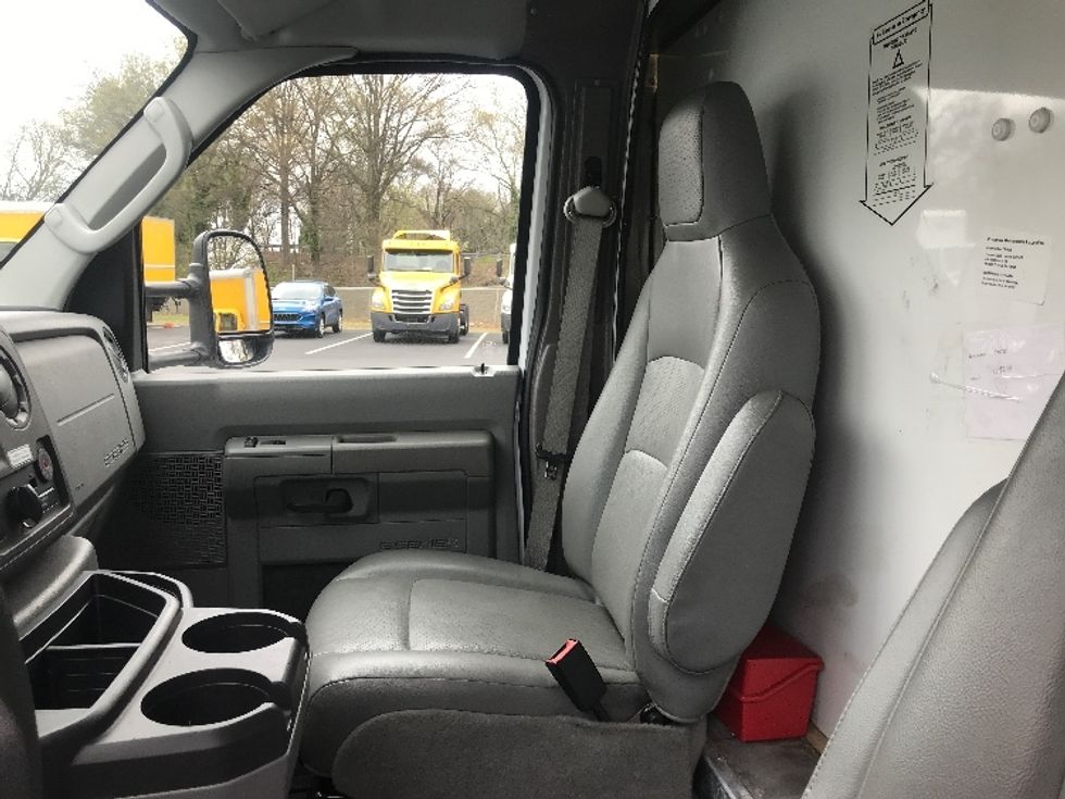 Light Duty Box Truck-Light and Medium Duty Trucks-Ford-2023-E350-Pennsauken-NJ-26,502\n\t\tmiles-$ 44,500 - Image 19