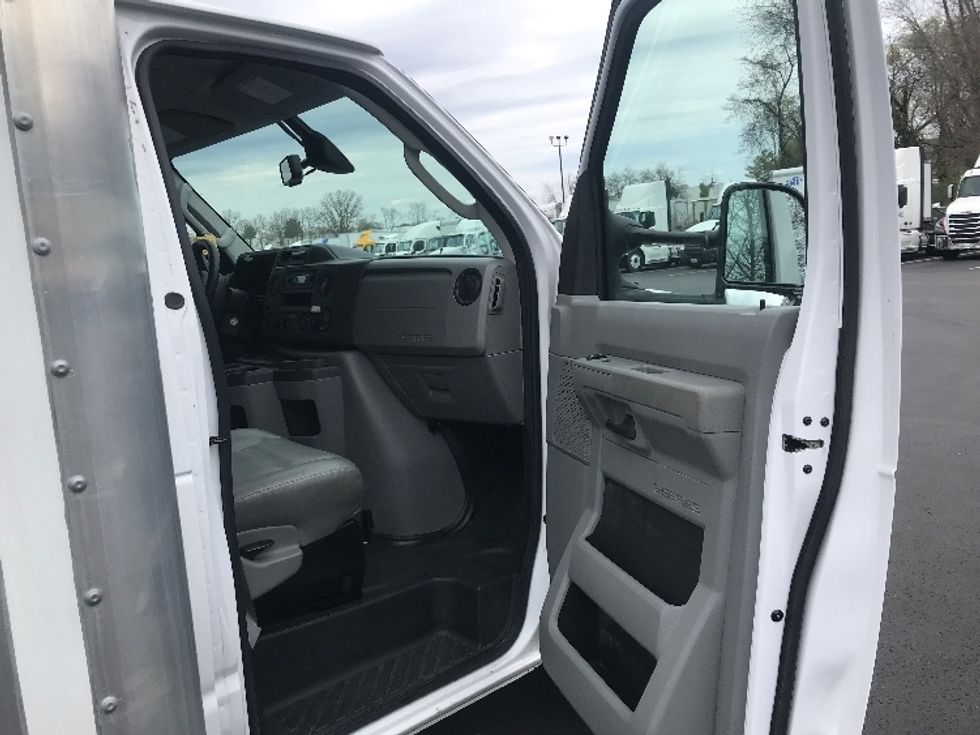 Light Duty Box Truck-Light and Medium Duty Trucks-Ford-2023-E350-Pennsauken-NJ-26,502\n\t\tmiles-$ 44,500 - Image 20