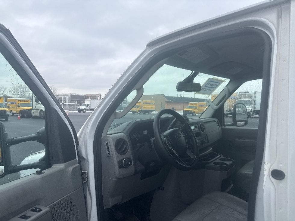 Light Duty Box Truck-Light and Medium Duty Trucks-Ford-2023-E350-Philadelphia-PA-94,154\n\t\tmiles-$ 32,000 - Image 16