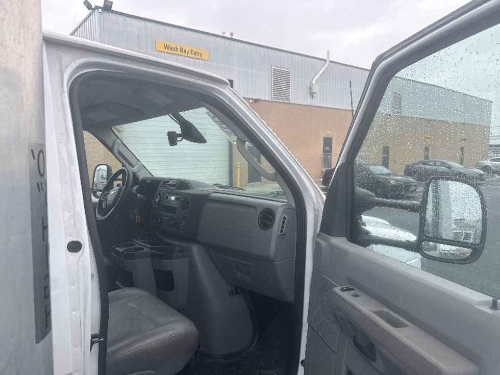 Light Duty Box Truck-Light and Medium Duty Trucks-Ford-2023-E350-Philadelphia-PA-94,154\n\t\tmiles-$ 32,000 - Image 20