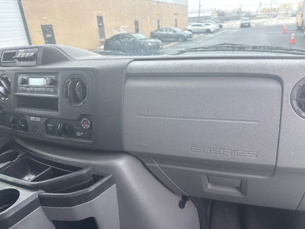 Light Duty Box Truck-Light and Medium Duty Trucks-Ford-2023-E350-Philadelphia-PA-94,154\n\t\tmiles-$ 32,000 - Image 21