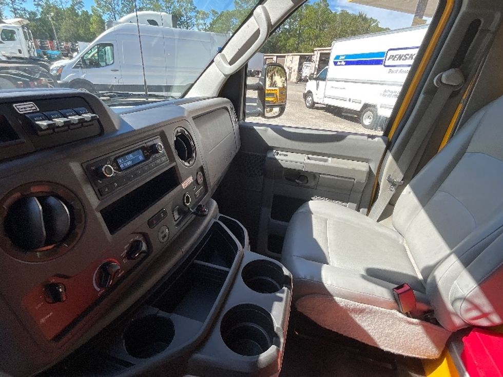Light Duty Box Truck-Light and Medium Duty Trucks-Ford-2023-E350-Plano-TX-108,572\n\t\tmiles-$ 29,000 - Image 19