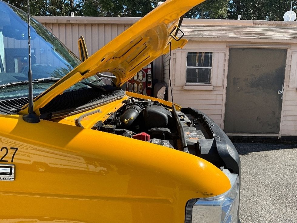 Light Duty Box Truck-Light and Medium Duty Trucks-Ford-2023-E350-Plano-TX-108,572\n\t\tmiles-$ 29,000 - Image 23