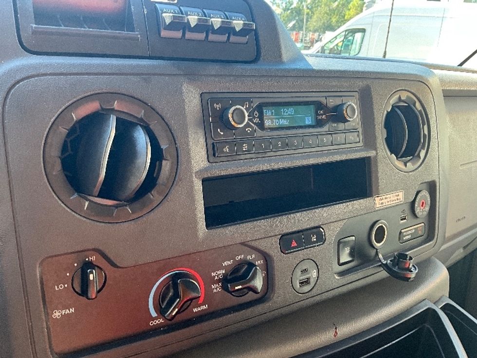 Light Duty Box Truck-Light and Medium Duty Trucks-Ford-2023-E350-Plano-TX-108,572\n\t\tmiles-$ 29,000 - Image 26