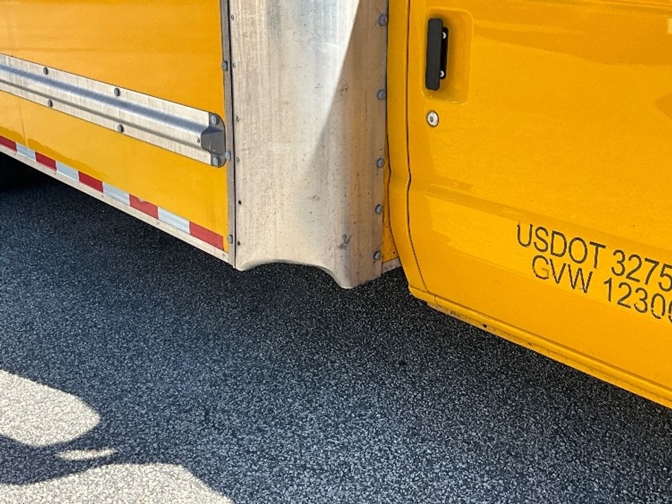 Light Duty Box Truck-Light and Medium Duty Trucks-Ford-2023-E350-Plano-TX-108,572\n\t\tmiles-$ 29,000 - Image 27