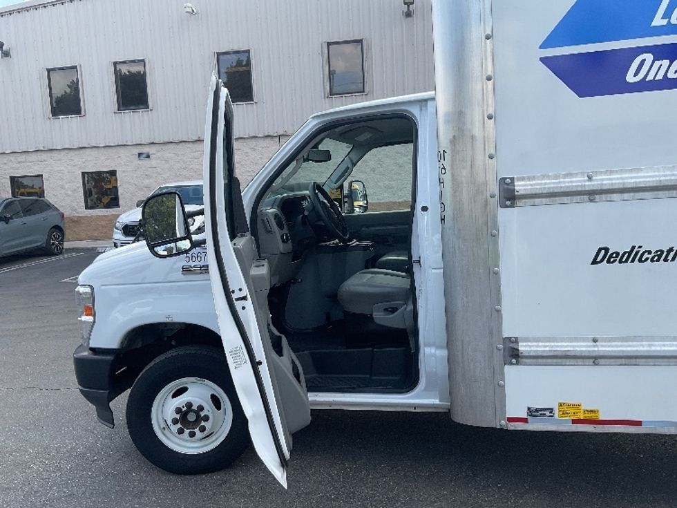 Light Duty Box Truck-Light and Medium Duty Trucks-Ford-2023-E350-Riviera Beach-FL-25,005\n\t\tmiles-$ 48,000 - Image 16