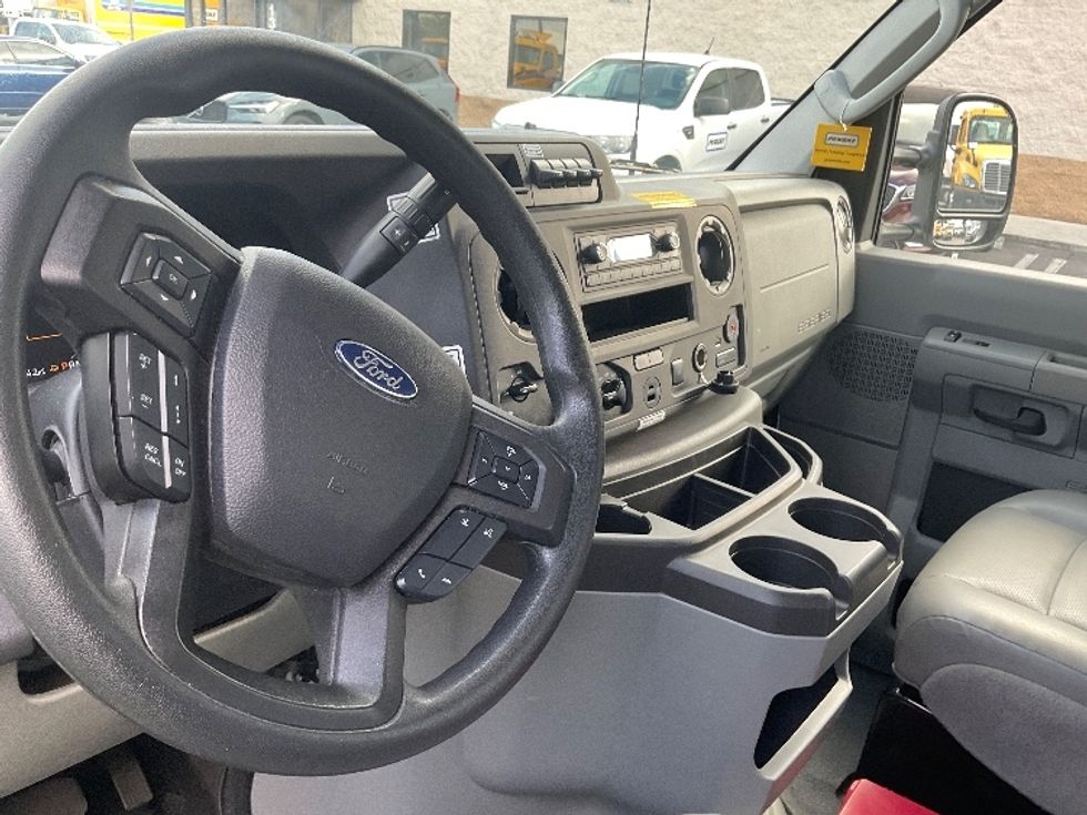 Light Duty Box Truck-Light and Medium Duty Trucks-Ford-2023-E350-Riviera Beach-FL-25,005\n\t\tmiles-$ 48,000 - Image 17