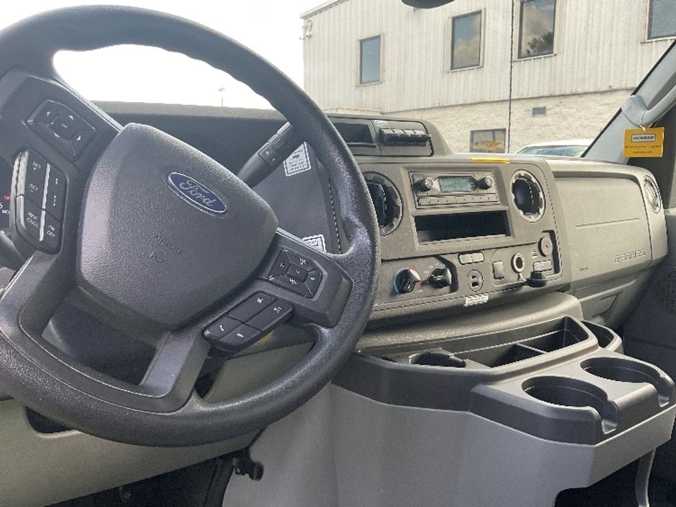 Light Duty Box Truck-Light and Medium Duty Trucks-Ford-2023-E350-Riviera Beach-FL-25,005\n\t\tmiles-$ 48,000 - Image 18