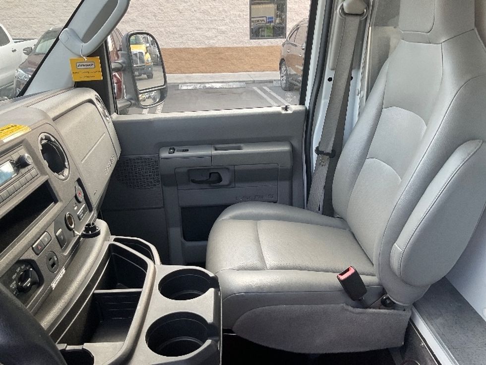 Light Duty Box Truck-Light and Medium Duty Trucks-Ford-2023-E350-Riviera Beach-FL-25,005\n\t\tmiles-$ 48,000 - Image 19