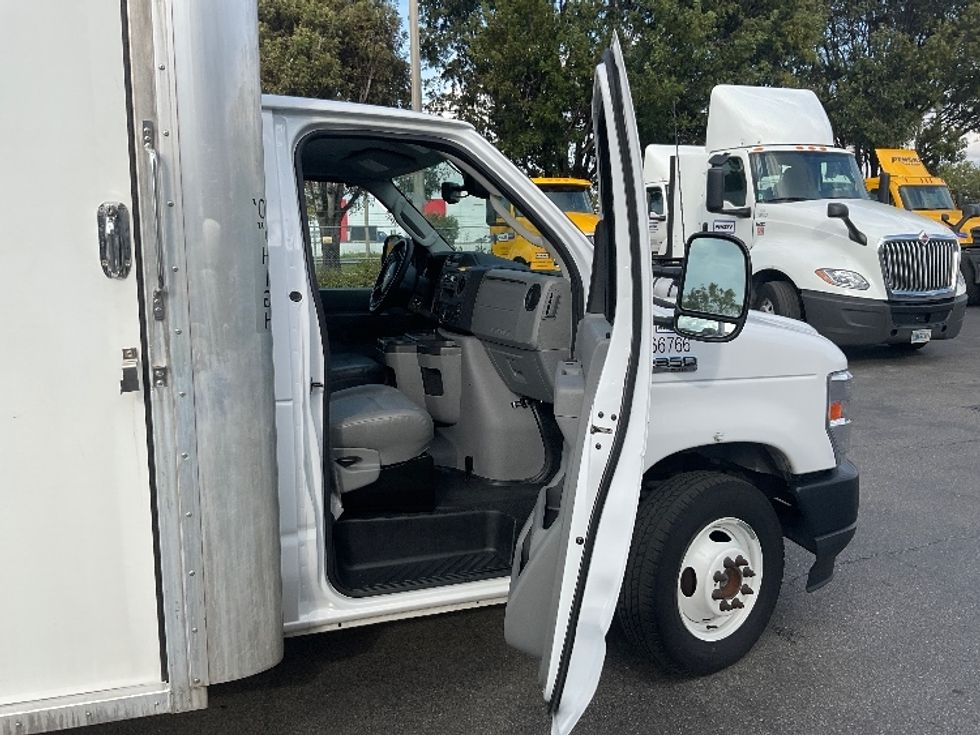 Light Duty Box Truck-Light and Medium Duty Trucks-Ford-2023-E350-Riviera Beach-FL-25,005\n\t\tmiles-$ 48,000 - Image 20