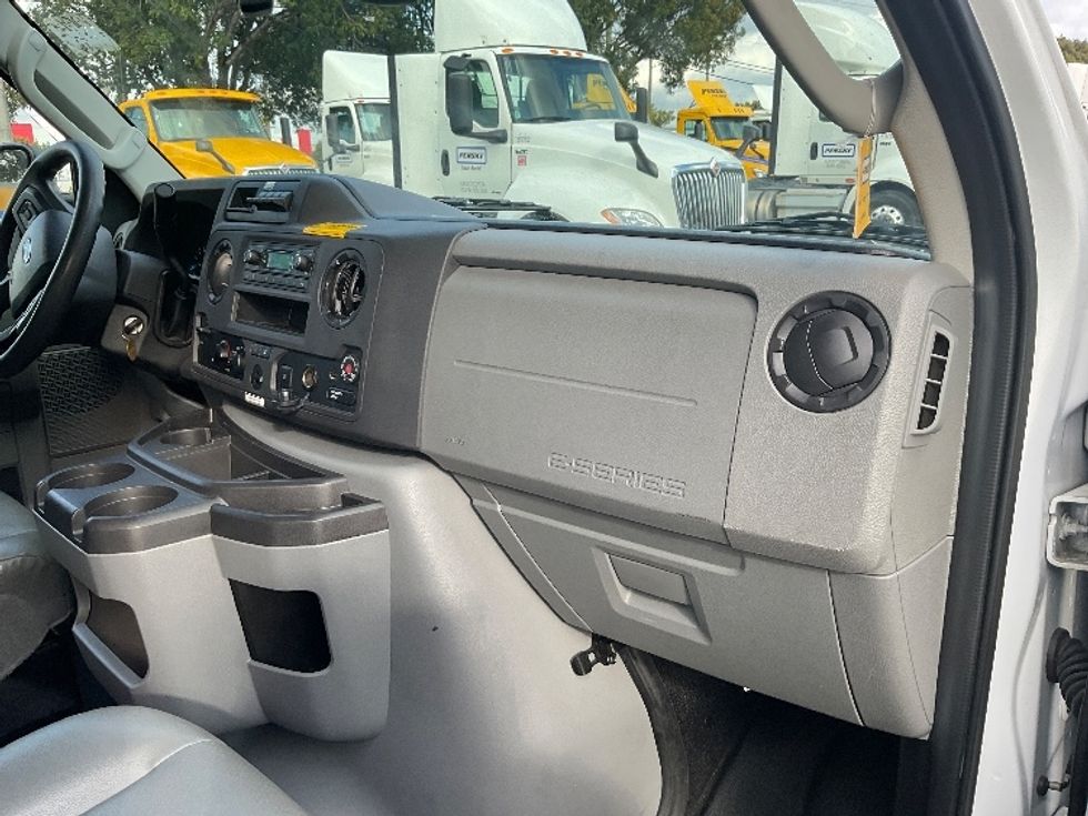 Light Duty Box Truck-Light and Medium Duty Trucks-Ford-2023-E350-Riviera Beach-FL-25,005\n\t\tmiles-$ 48,000 - Image 21
