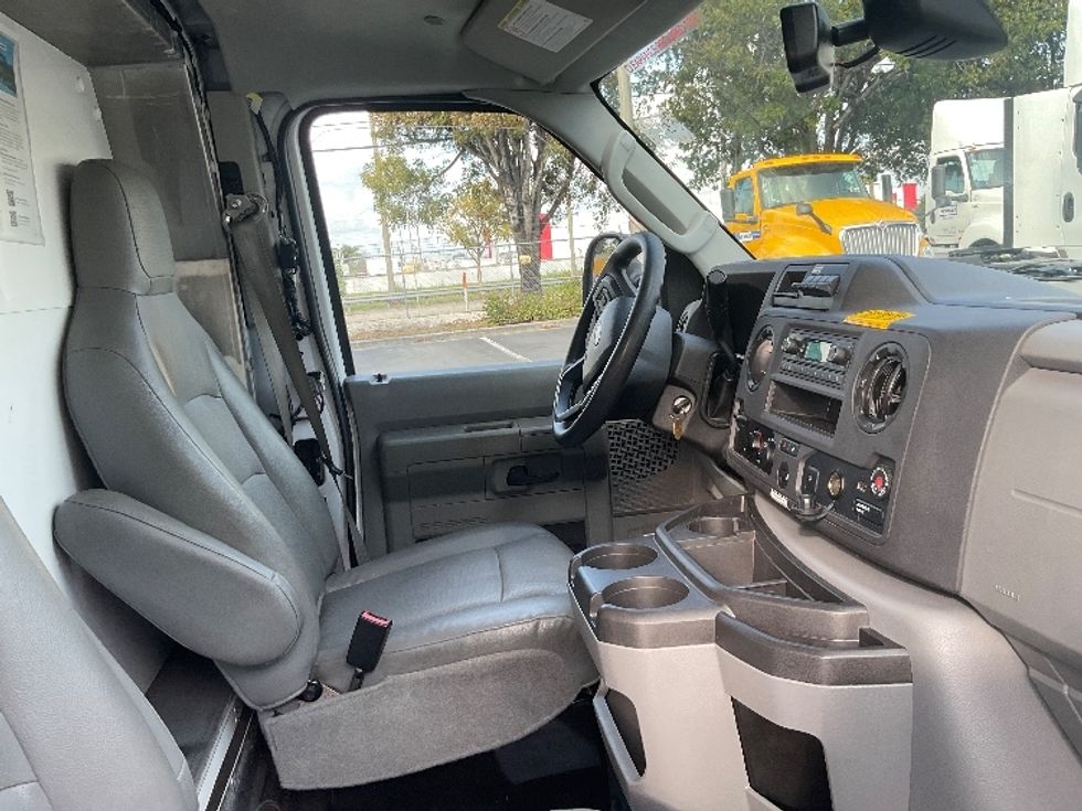 Light Duty Box Truck-Light and Medium Duty Trucks-Ford-2023-E350-Riviera Beach-FL-25,005\n\t\tmiles-$ 48,000 - Image 22