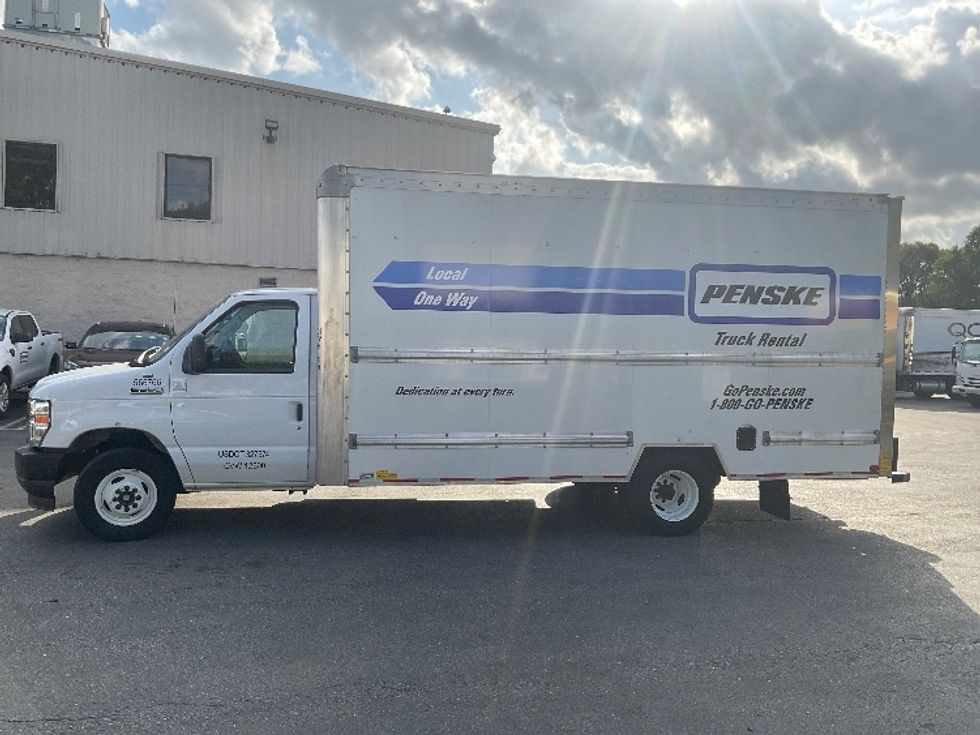 Light Duty Box Truck-Light and Medium Duty Trucks-Ford-2023-E350-Riviera Beach-FL-25,005\n\t\tmiles-$ 48,000 - Image 4