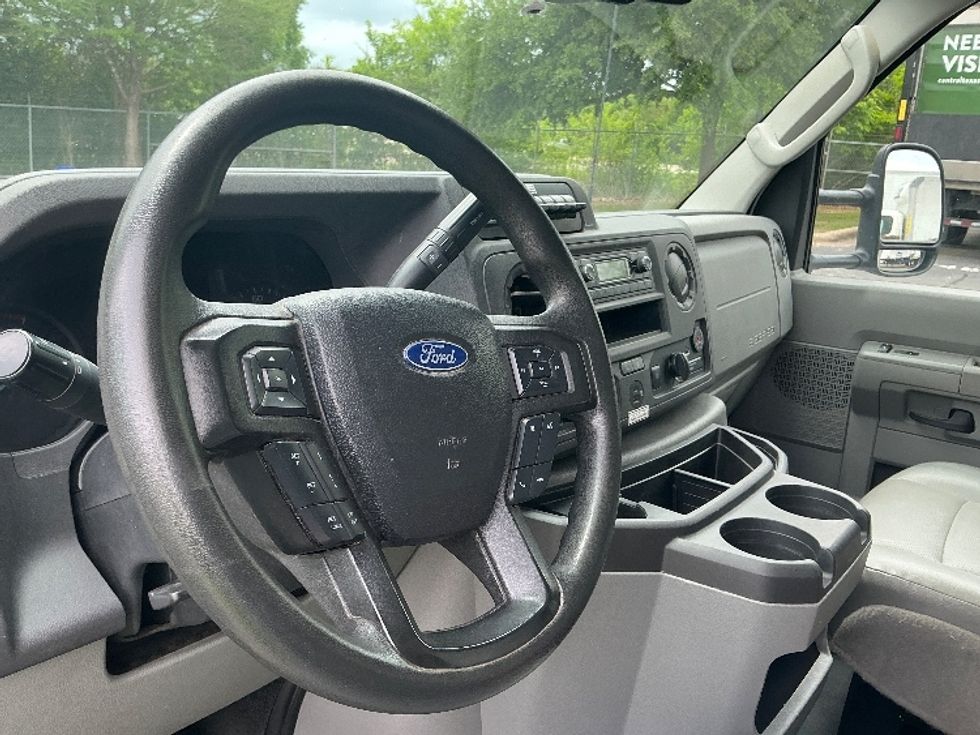 Light Duty Box Truck-Light and Medium Duty Trucks-Ford-2023-E350-San Antonio-TX-100,286\n\t\tmiles-$ 32,250 - Image 17