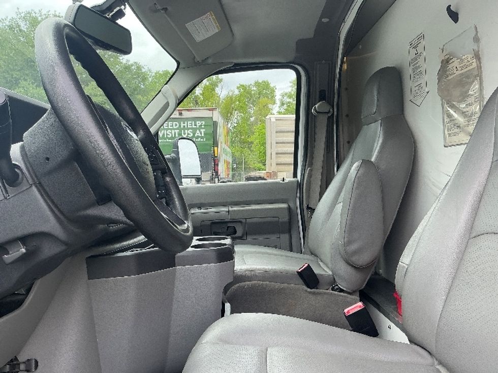 Light Duty Box Truck-Light and Medium Duty Trucks-Ford-2023-E350-San Antonio-TX-100,286\n\t\tmiles-$ 32,250 - Image 19