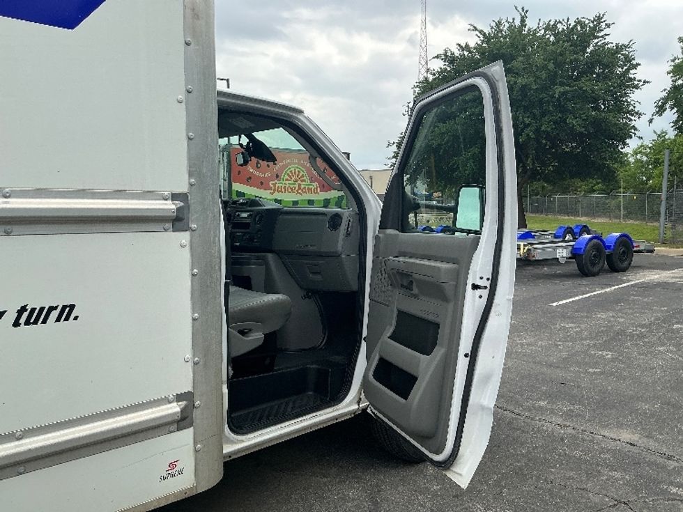 Light Duty Box Truck-Light and Medium Duty Trucks-Ford-2023-E350-San Antonio-TX-100,286\n\t\tmiles-$ 32,250 - Image 20
