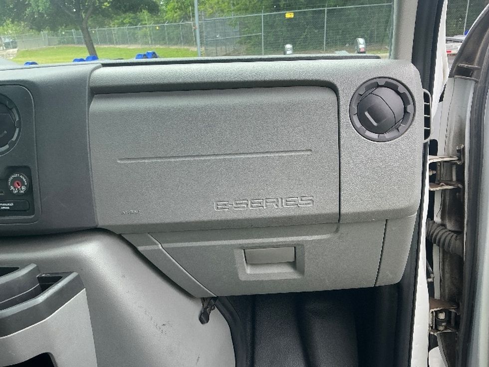 Light Duty Box Truck-Light and Medium Duty Trucks-Ford-2023-E350-San Antonio-TX-100,286\n\t\tmiles-$ 32,250 - Image 21