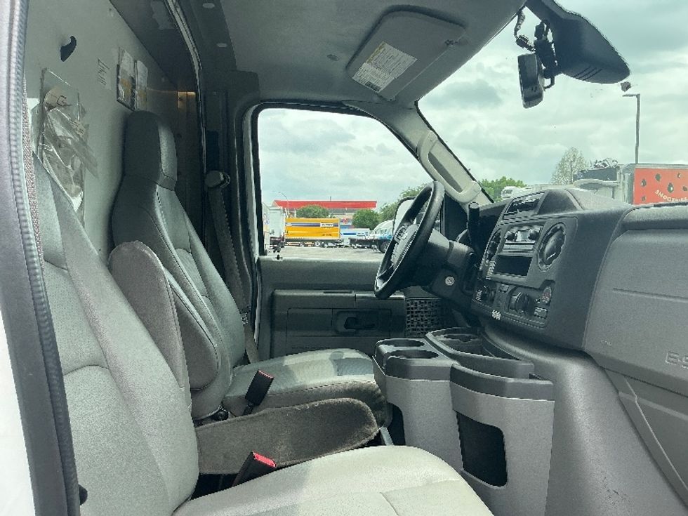 Light Duty Box Truck-Light and Medium Duty Trucks-Ford-2023-E350-San Antonio-TX-100,286\n\t\tmiles-$ 32,250 - Image 22